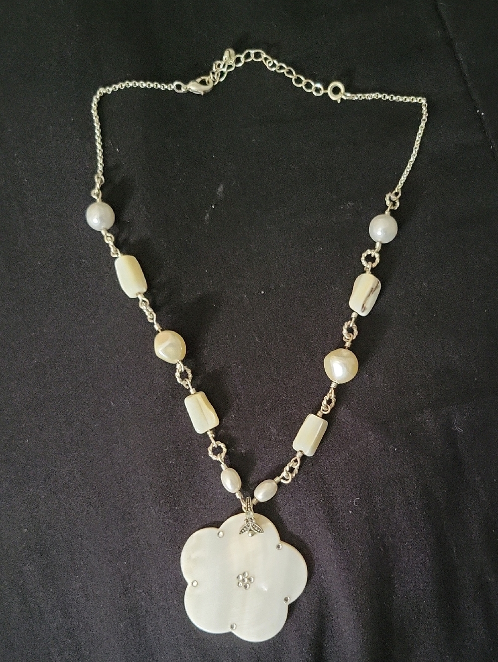 Elegant Cream Floral Mother-of-Pearl Pendant Necklace - Women Jewelry